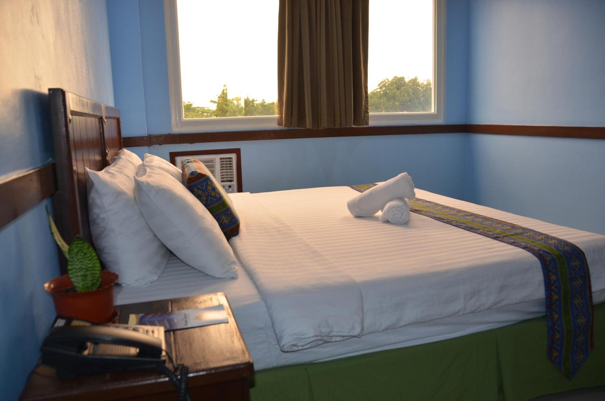 Alu Hotel Davao Экстерьер фото