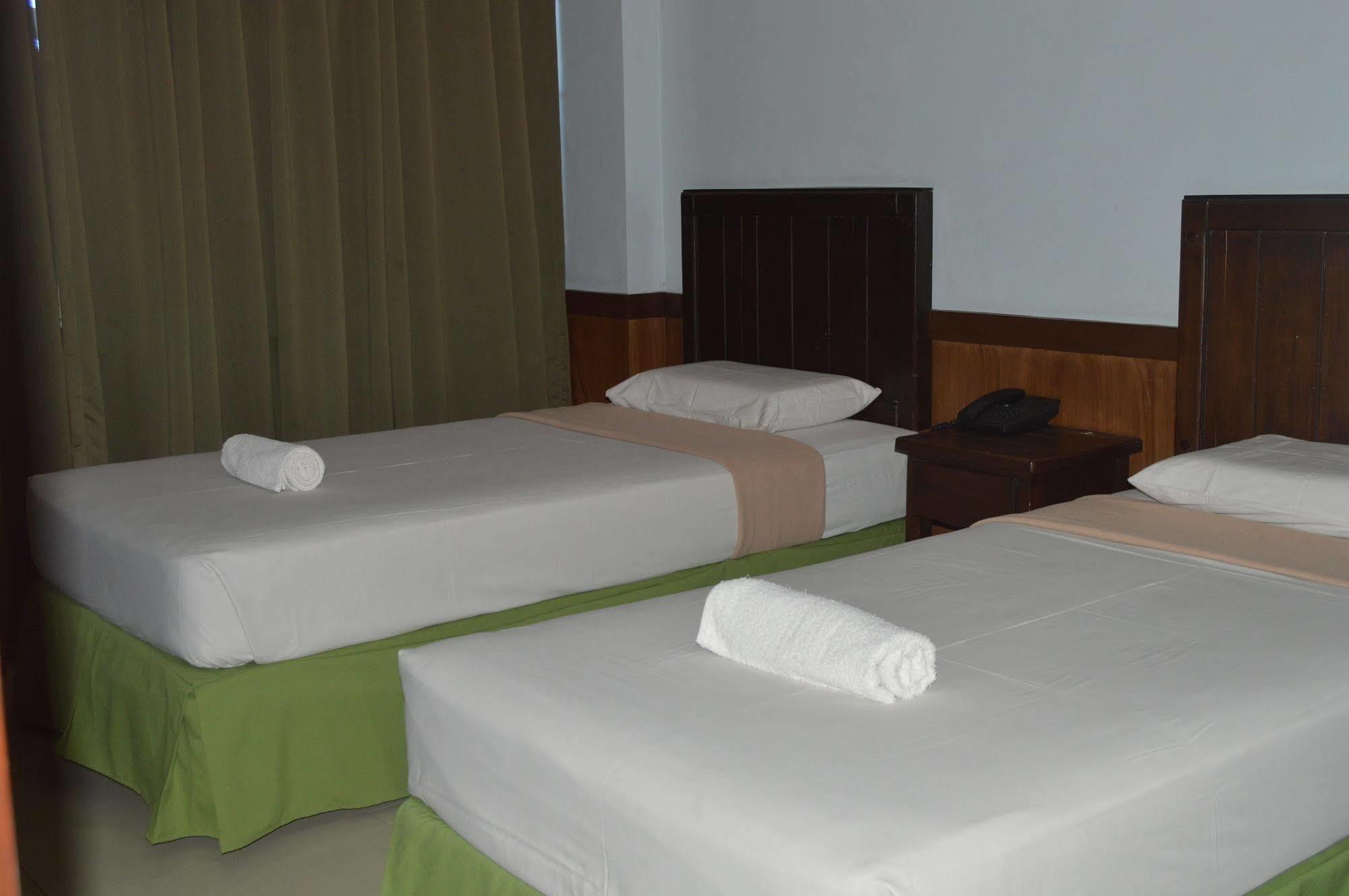 Alu Hotel Davao Экстерьер фото