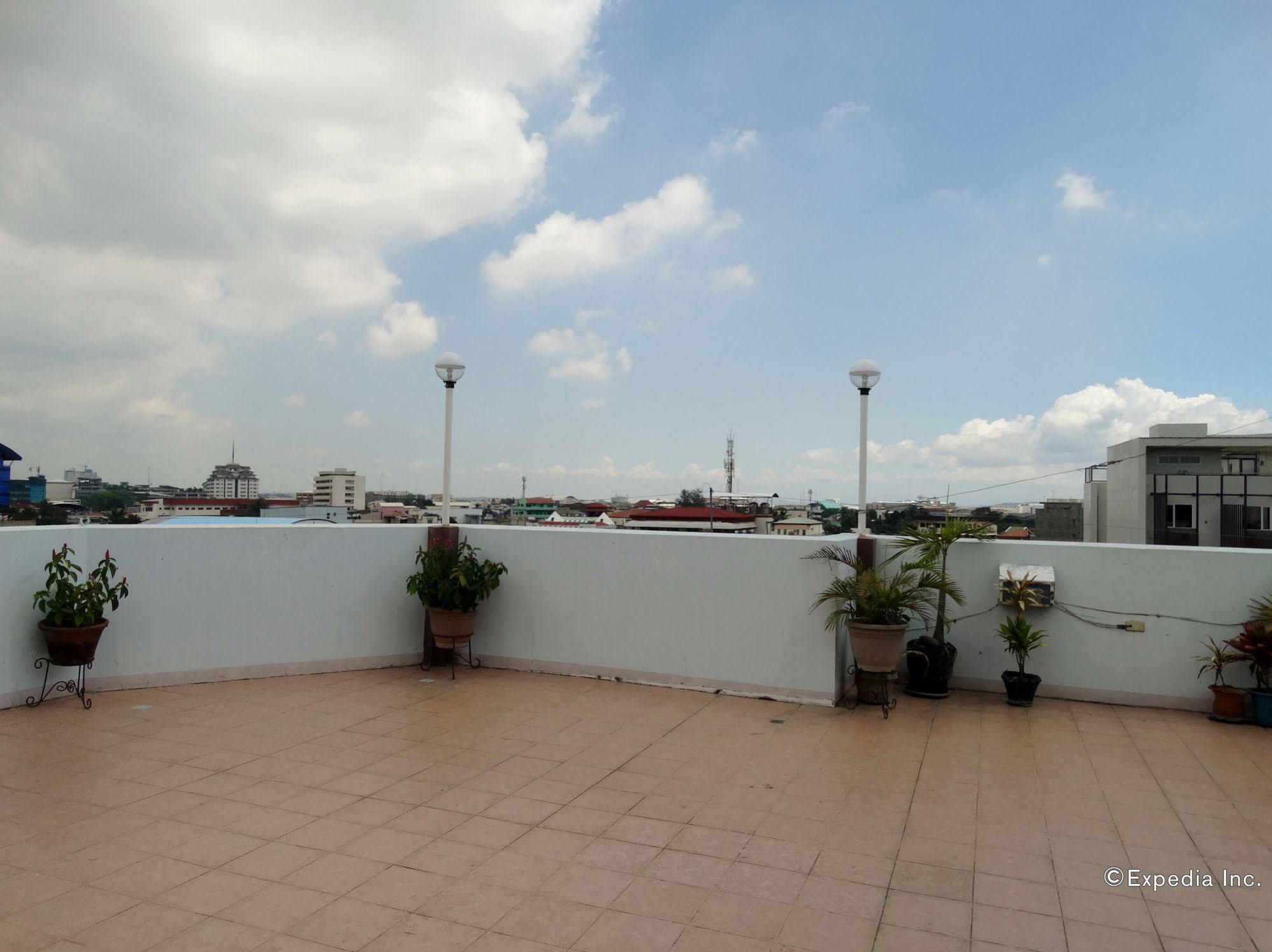 Alu Hotel Davao Экстерьер фото
